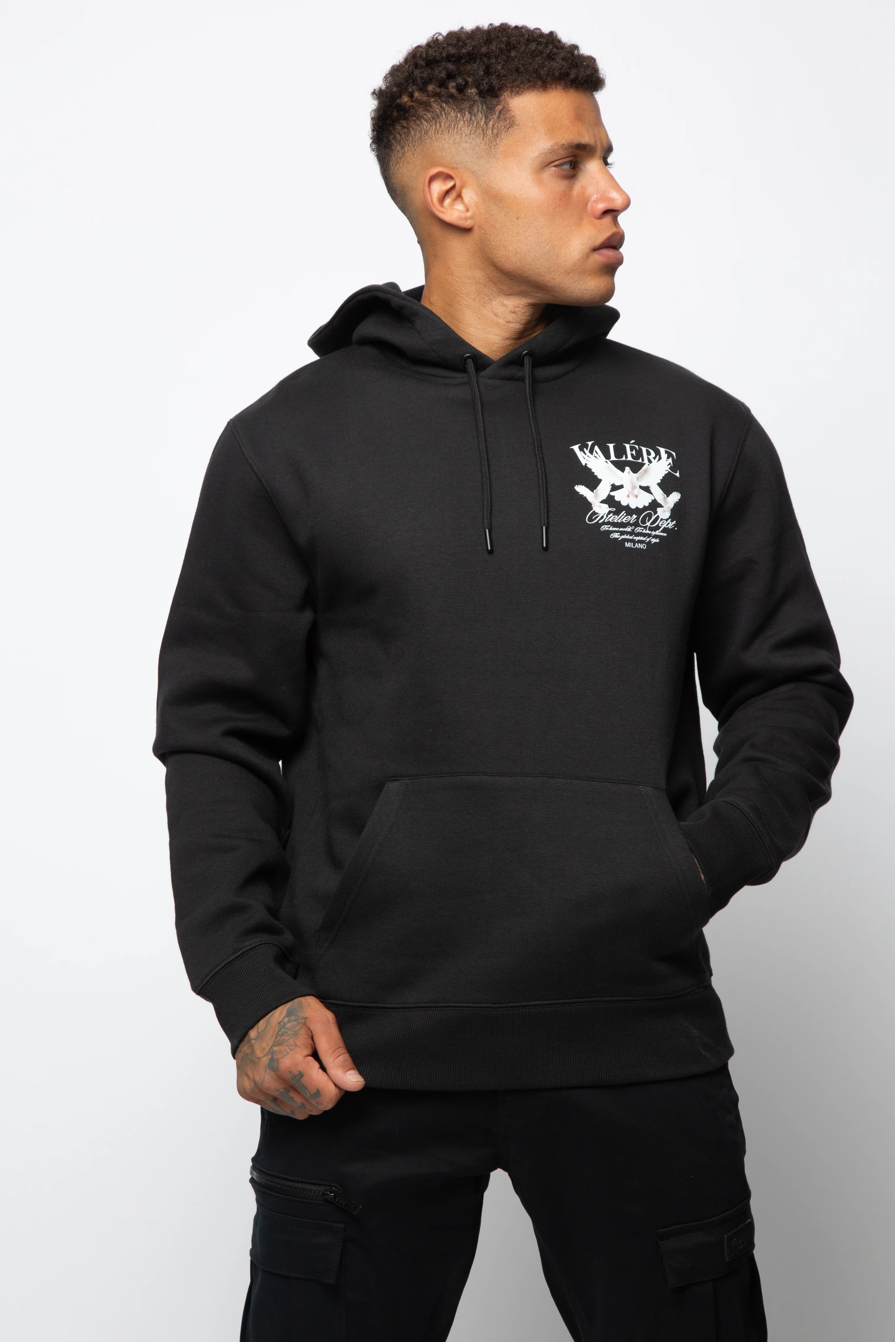 HOODIES & SWEATSHIRTS